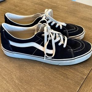 Men’s black Vans